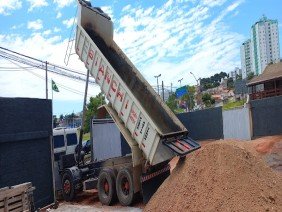 Bianchi | Areia, Pedra, Terraplenagem e Transporte de Máquinas - Photo 1